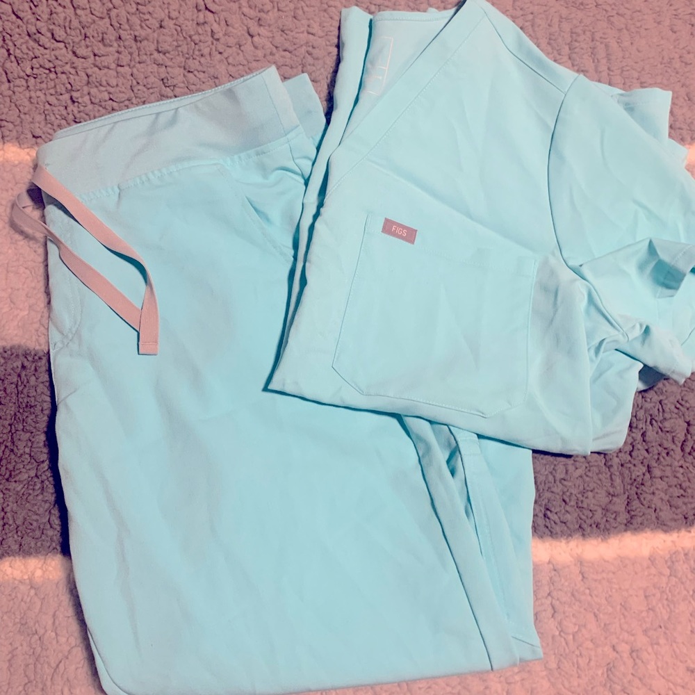 Figs scrub set, size large, color aqua.
